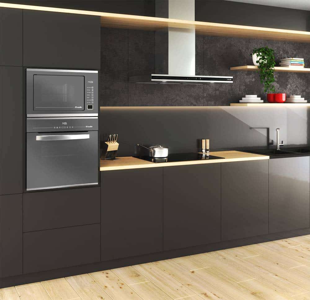 Cozinha com cooktop por indução e outros produtos da mueller